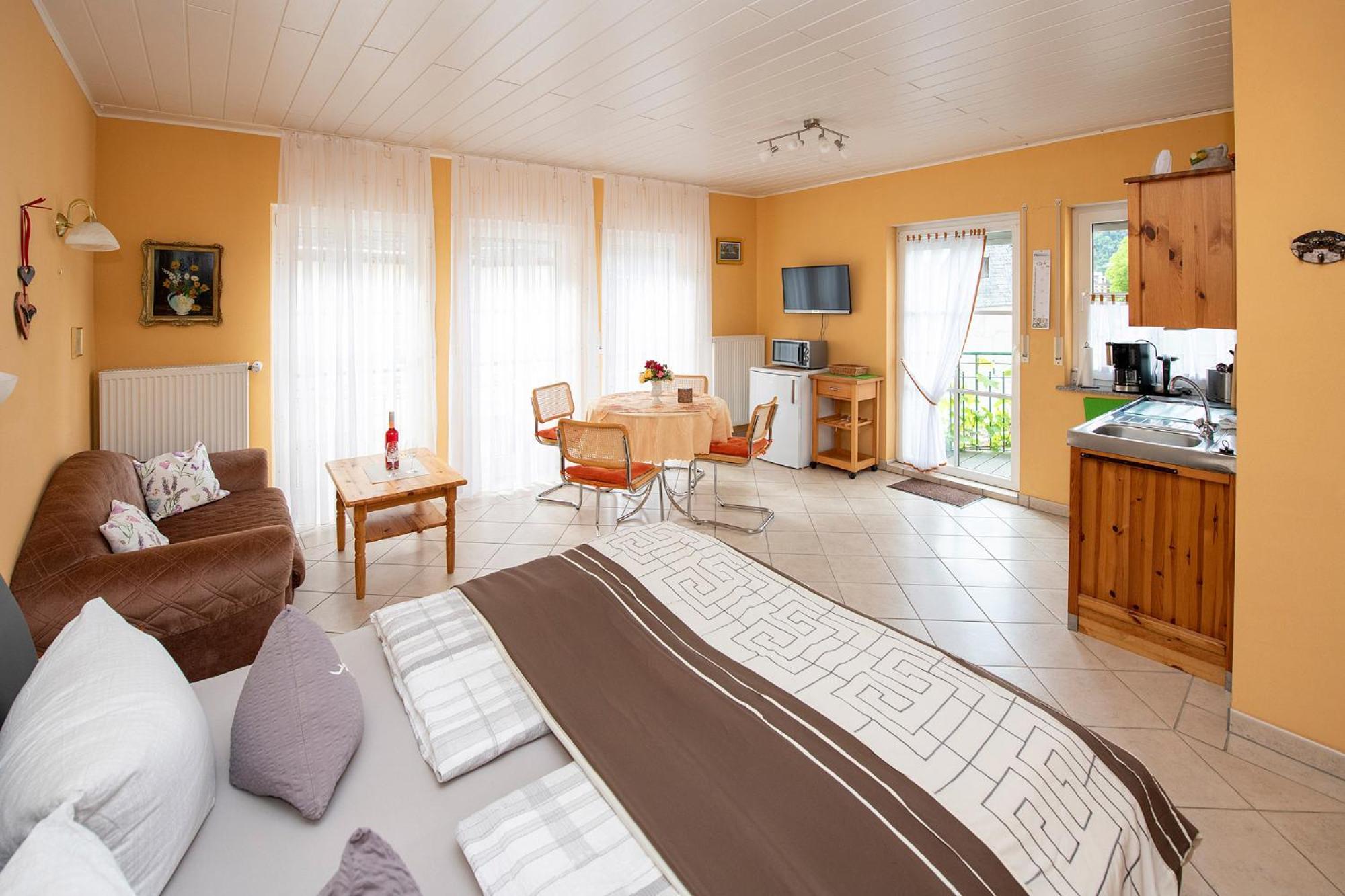 Hirschen-Schuster Apartment Mesenich Bagian luar foto