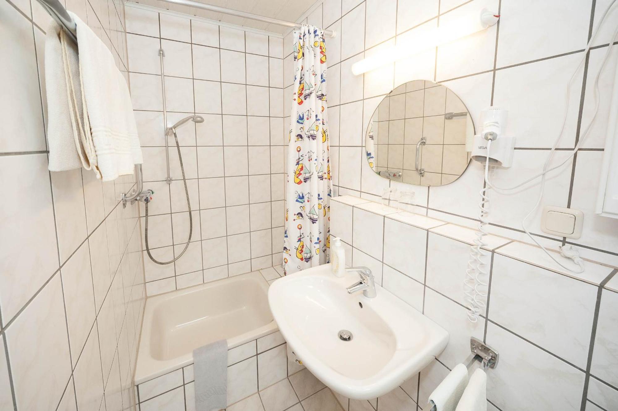 Hirschen-Schuster Apartment Mesenich Ruang foto