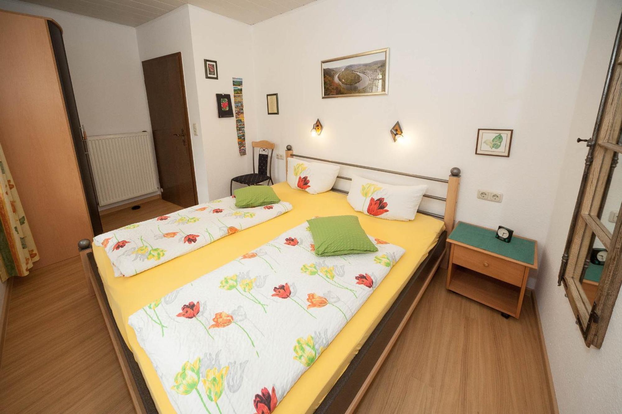 Hirschen-Schuster Apartment Mesenich Ruang foto